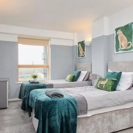 Apartment The Elegant Riverside Gem In The Heart Of Leeds